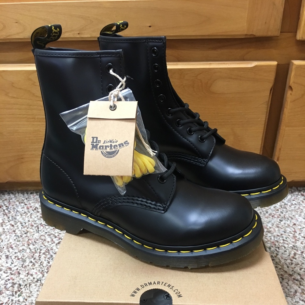 Dr. Martens Women’s 1460 W 8-eye Boot Black Smooth